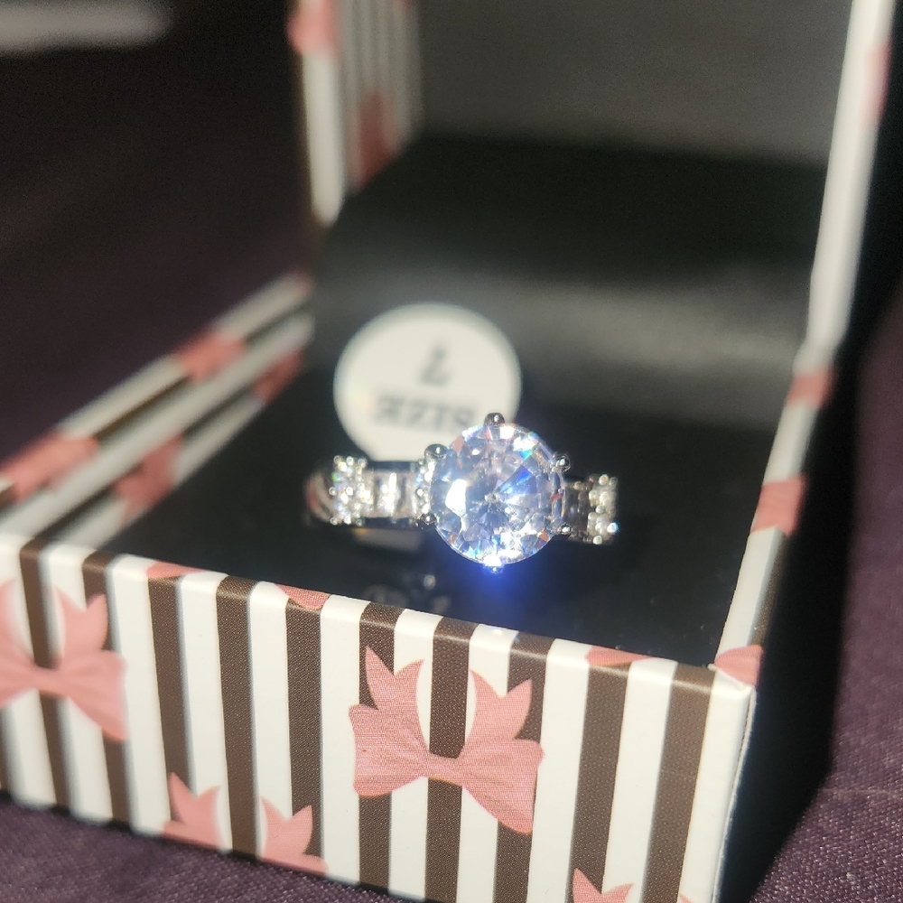 NEW Silver Sparkle Women's Ring